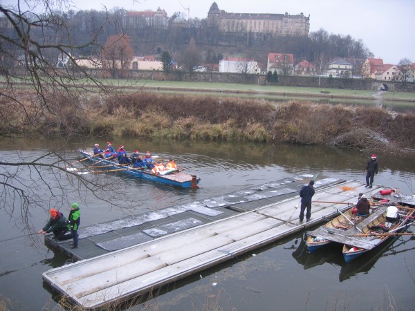 Barken im Hafenbecken DC09