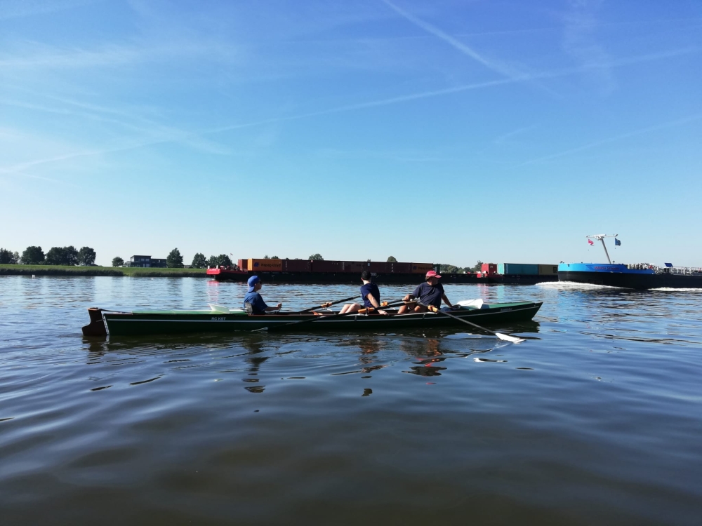 Berlin-Hamburg-2024_Zwei_Frachter_und_Stefan