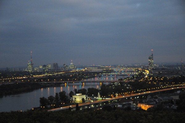 Blick auf das naechtliche Wien D09