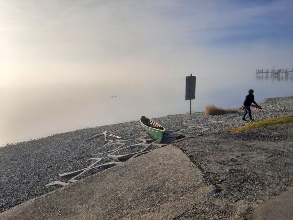 Boot aufladen im Nebel Neujahr 2022