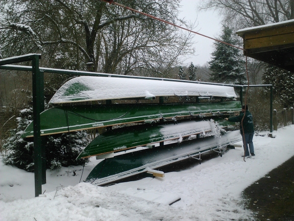 Boote vom Schnee befreien Anrudern 2013