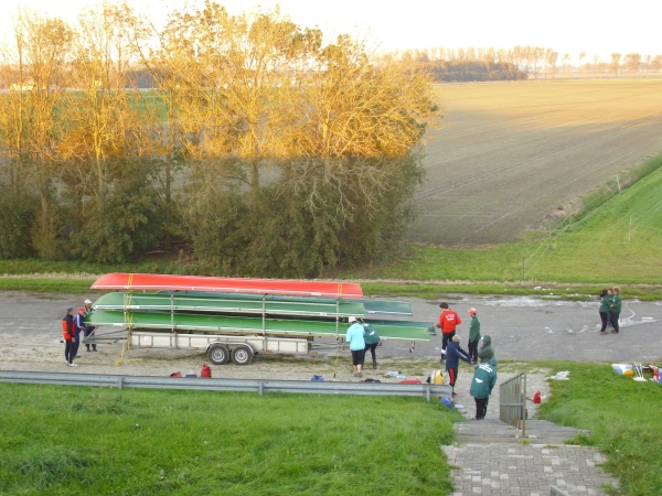 Bootsanhaenger am Ziel Ijssel 2011