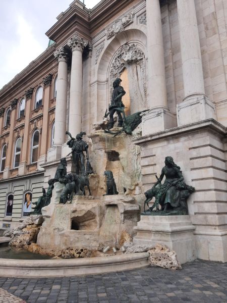 Brunnen in Budapest Donau 2022