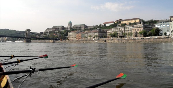 Budapest vom Ruderboot gesehen D11