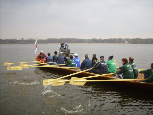 Das Kirchboot legt ab