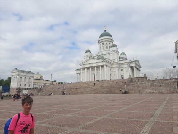 David vor dem Dom in Helsinki 2022