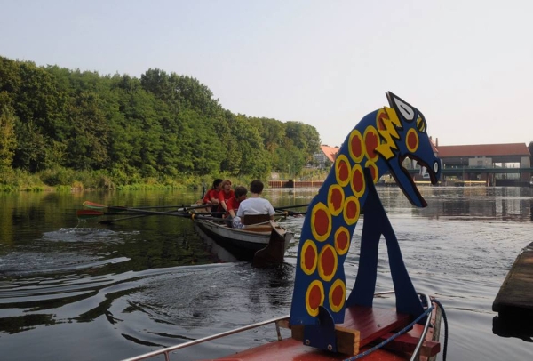 Drachenboot vor der Machnower Schleuse 2014