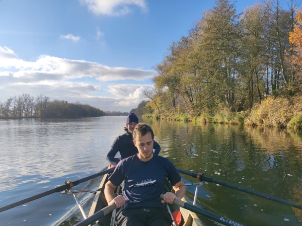 E-Zweier bei Sonne Mitte November auf der Havel 2023