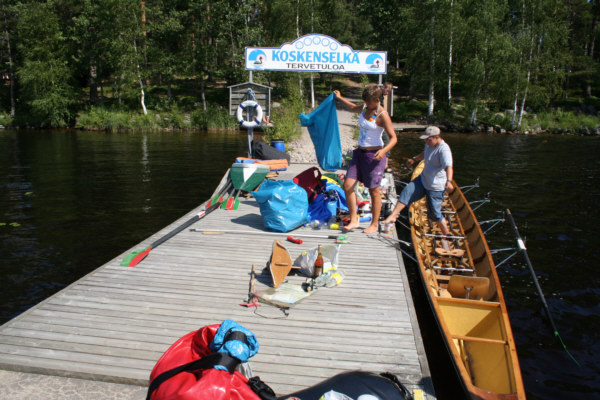 Finnland 2005 - koskenelka aufraeumen (178)