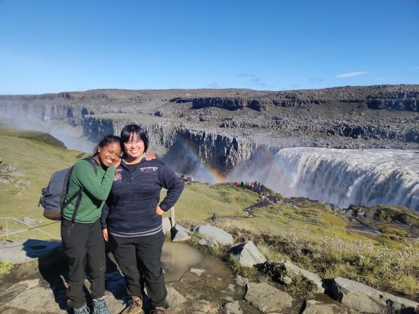 Girlies am Dettifoss Island 2022