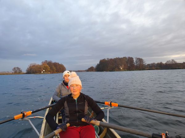 Girlies im Ruderboot Herbst 2022 Havel