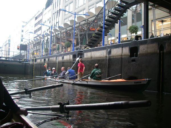 Hamburger Schleuse mit Ruderboot 06