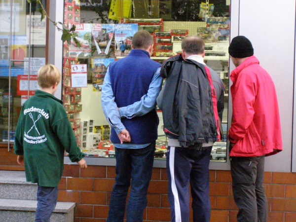 Kinder mit Spielzeug NR07