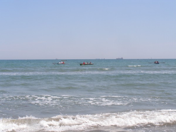 Lido von Venedig Ruderboote vor dem Anlegen 08