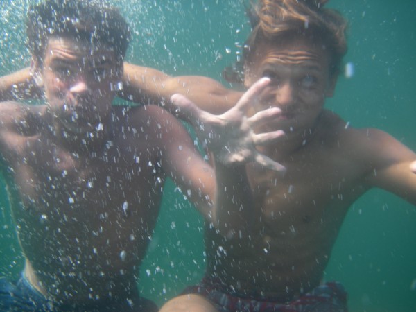 Malte und Marvin unter Wasser Sw08