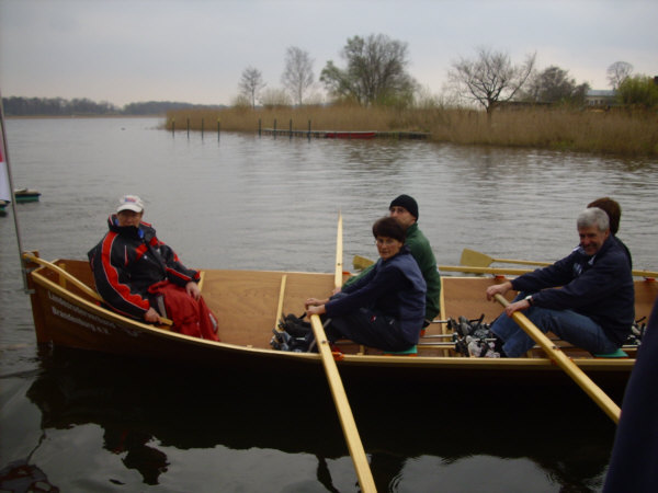 Minister Ruprecht im Kirchboot