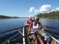 Nicole und Nirina rudern auf dem Inari Finnland 2012 Nicole und Nirina rudern auf dem Inari Finnland 2012