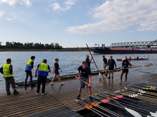 Rheinmarathon Ziel in Duesseldorf 2018