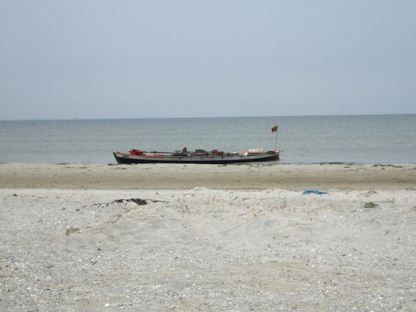 Ruderboot am Strand von Lubmin PE07