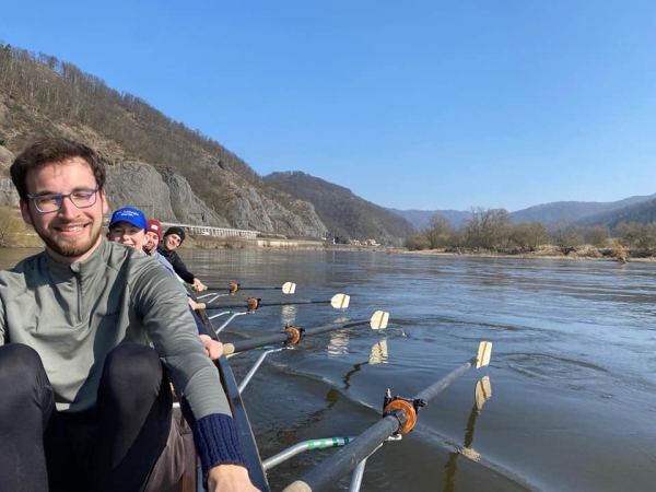 Ruderboot im Elbsandstein Maerz 2024