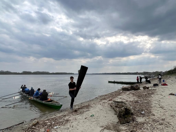 Ruderboote am Strand Donau 2023