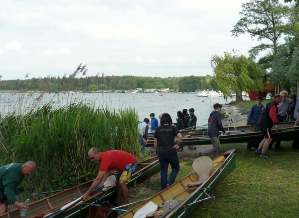 Ruderboote aussetzen in Wusterwitz 2015