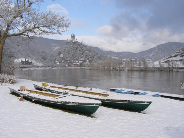 Ruderboote im Schnee Burg Cochem SMR08