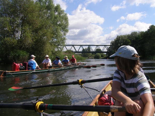 Ruderboote unterhalb von Beeskow DS09