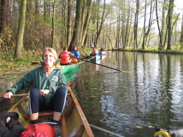 Ruderboote vor Spreewaldschleuse 11