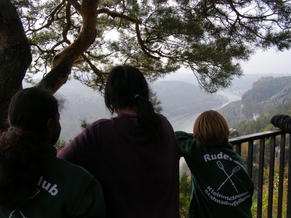 Ruderer auf der Bastei Elbsandsteingebirge Moldau Elbe 2010