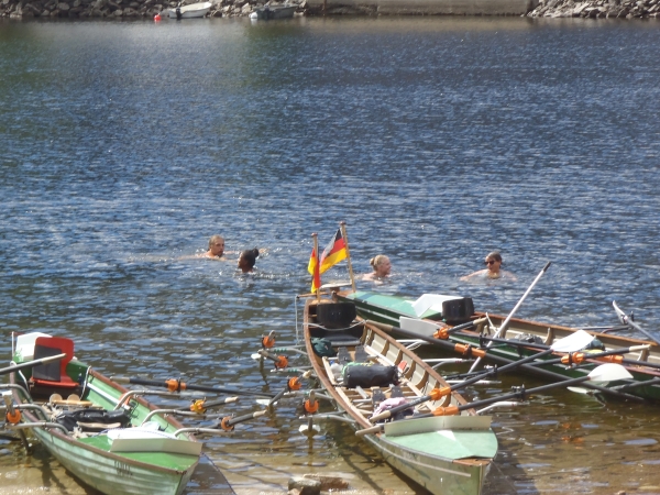 Ruderinnen baden im Nisser 2018