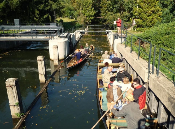 Schleuse wasserburg mit spreewaldkahn 2014