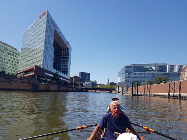 Spiegel Hamburg vom Ruderboot 2019