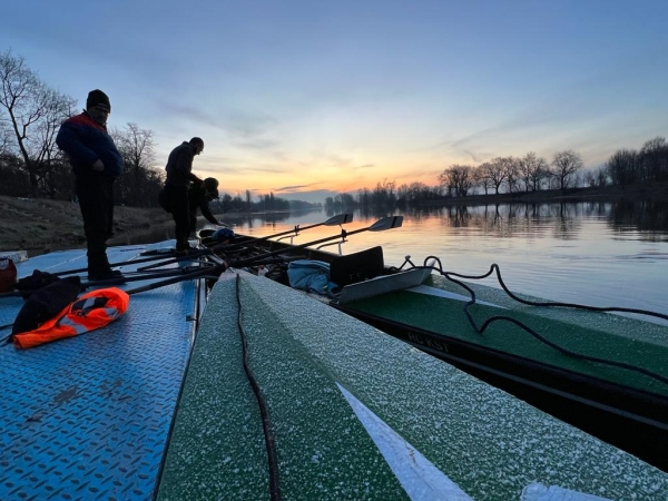 Start bei Sonnenaufgang in Litomerice Ruderboote Elbe 2023