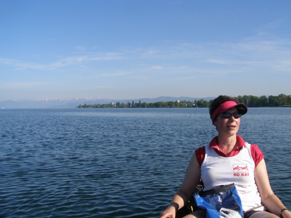 Steuerfrau mit Bergkulisse Bodensee 09