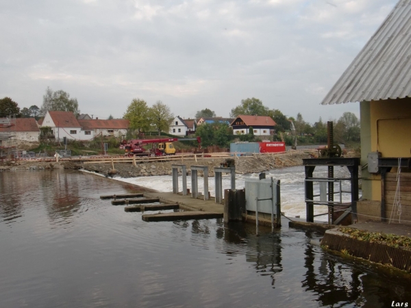 Wehr im Bau Hnevkovice Moldau 2016