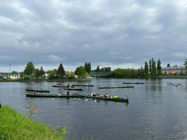 Wiking Innenstadt 2022 Ruderboote auf Reede