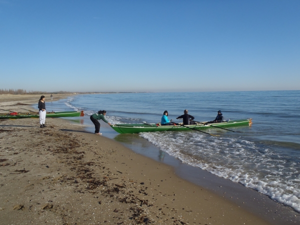 Zweier landet am Strand bei Punta Sabbioni Venedig 2012