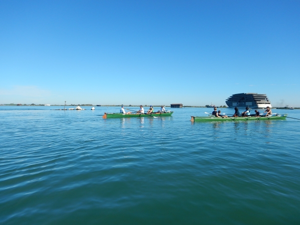 ausfahrt auf die Lagune mit kreuzfahrer Po 2014