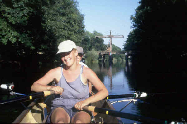 Martina rudernd auf der Spree