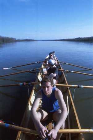 Ruder-Vierer auf der Donau