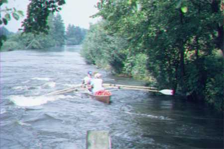 einfahrt in spreewald-schleuse mit Ruderboot