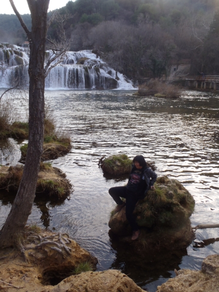 elegantes klettern vor dem wasserfall kroatien 2014