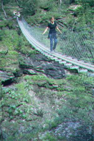 Frauke auf der Hngebrcke