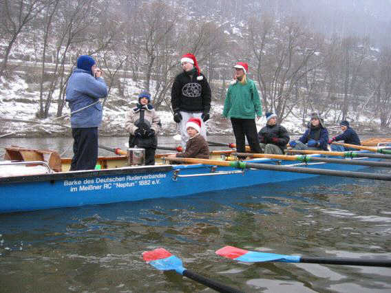 Barke im Schnee Rudern Ruderboot