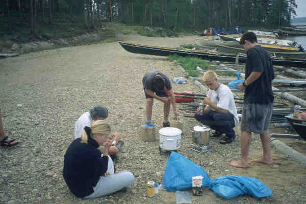 Finnischer Yachthafen Ruderboote