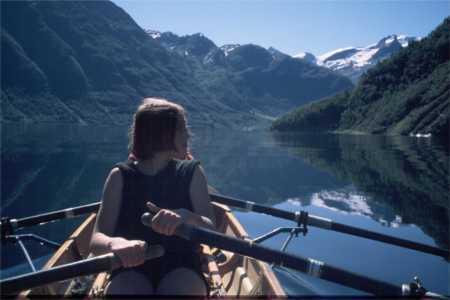 krystina vor Fjordkulisse