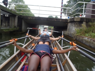liegende Maedels unter Bruecke in Weesp Blog 2017 liegende Maedels unter Bruecke in Weesp Blog 2017