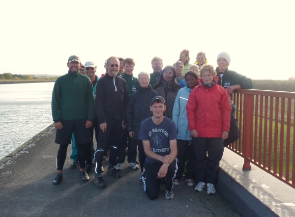 mannschaft auf der kanalbruecke USE2012