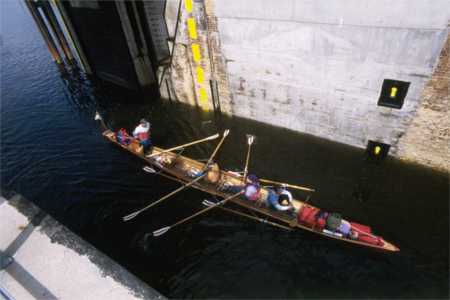 schleuse oben Ruderboot